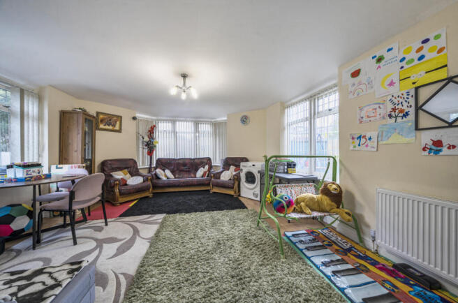 4 bed Semi-Detached for sale Image 5