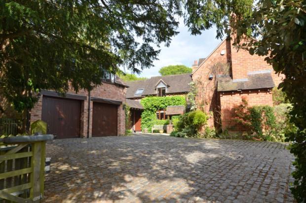 Garage/Courtyard