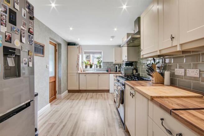 Kitchen 3.jpg