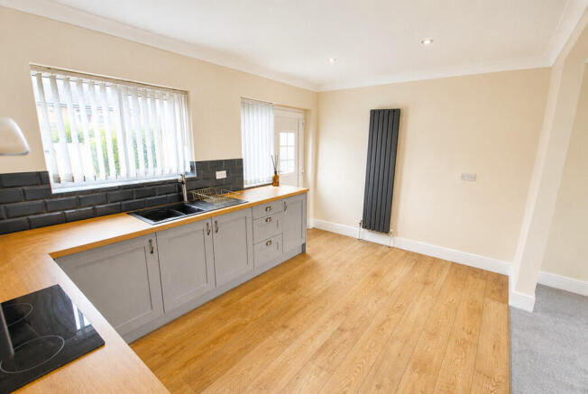 2 bed Terraced to rent Image 7