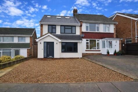 Laburnum Crescent, Spinney Hill, Northampton, NN3