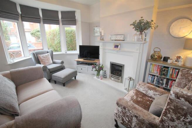 Cudworth Road, 26, lounge.JPG