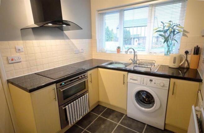 Kitchen 2.JPG