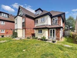 Flat 1, 301 Fir Tree Court, Limpsfield Road, Warlingham CR6 9RL