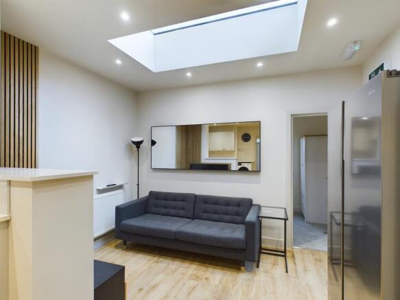 CAM03255G0-PR0012-STILL020_alt