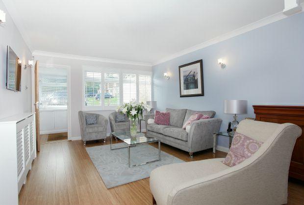 SITTING/DINING ROOM