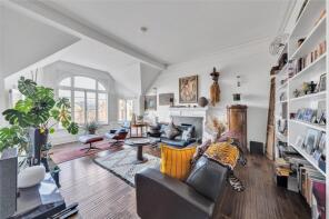 35 Maisemore Mansions, Canfield Gardens, London NW6 3JN