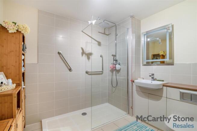2 bed Apartment for sale Image 8