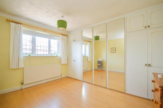 4 bed Detached for sale Image 8