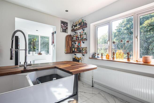 4 bed Detached for sale Image 4