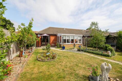 St. Andrew Close, Hopton