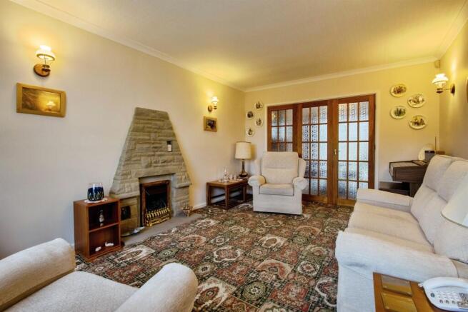 4 bed Detached for sale Image 2