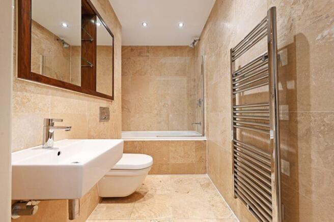 2 bed Apartment to rent Image 4