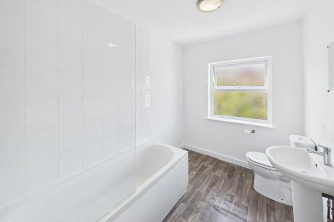 3 bed Terraced to rent Image 11