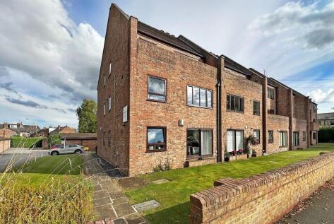 Willow Tree Road, Hale