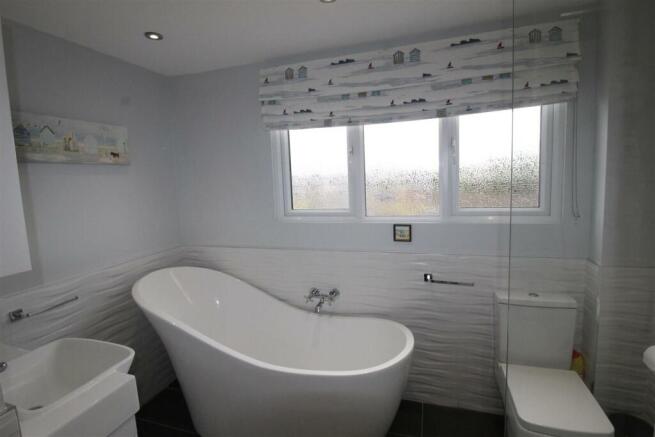 Anson Close, 11 Bathroom.JPG