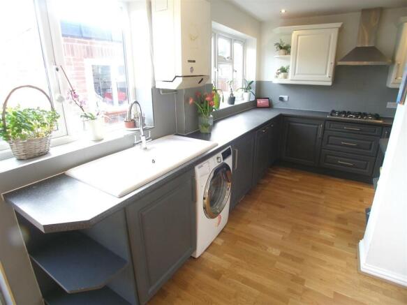 Further Views OF The Kitchen Area
