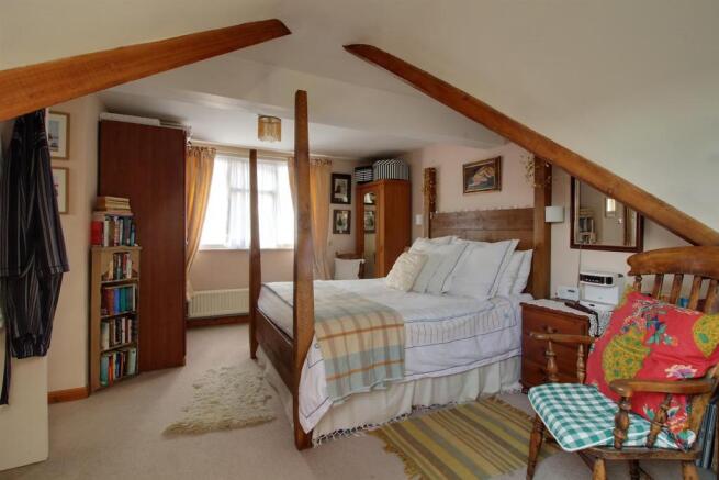 Bedroom 1.jpg