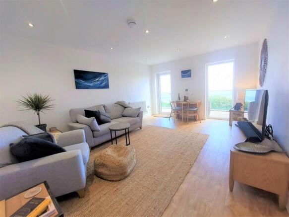 2 bed Apartment for sale Image 4