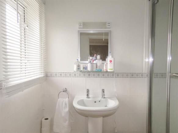 EN SUITE SHOWER ROOM