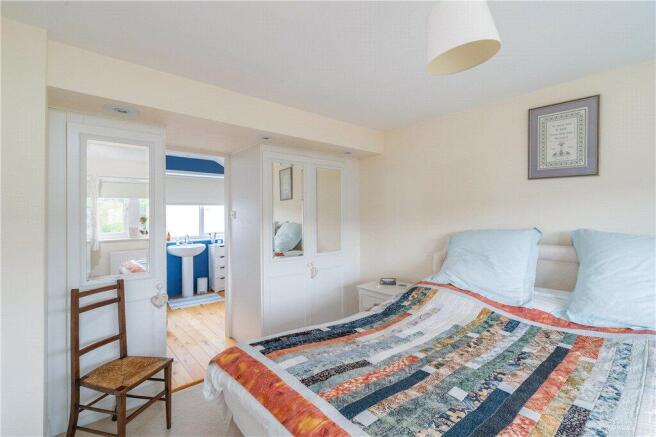 4 bed Detached for sale Image 9