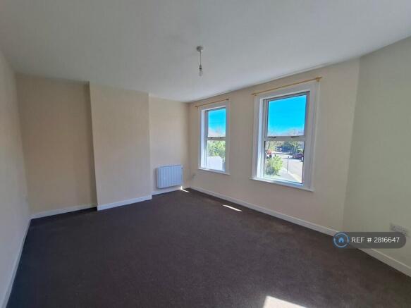 Living Room (1/2)
