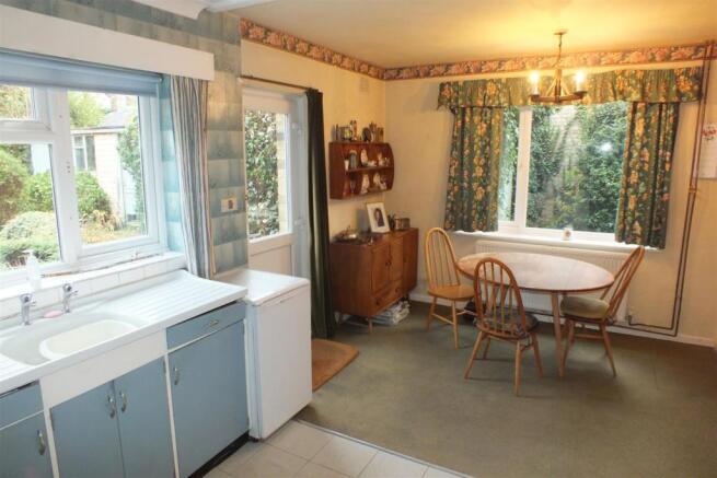 Kitchen 2.JPG