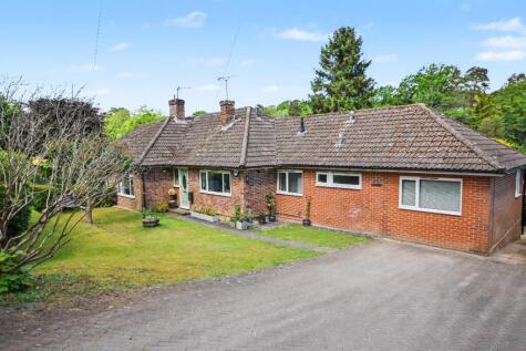 17 Black Pond Lane, Lower Bourne, Farnham, GU10