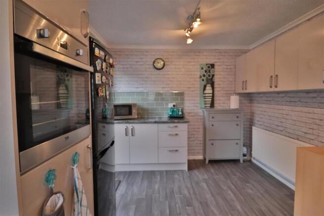 OPEN PLAN DINING KITCHEN