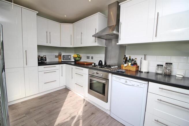 Kitchen 2.JPG
