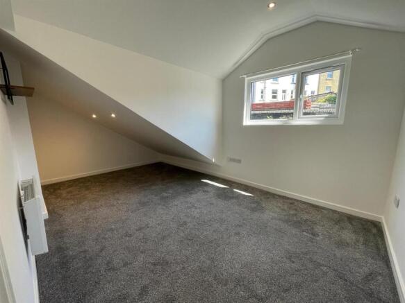2 bed Apartment to rent Image 7