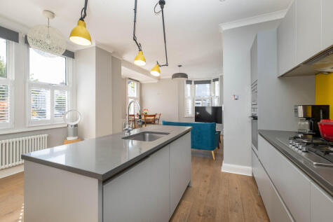 Brookwood Road, London, SW18