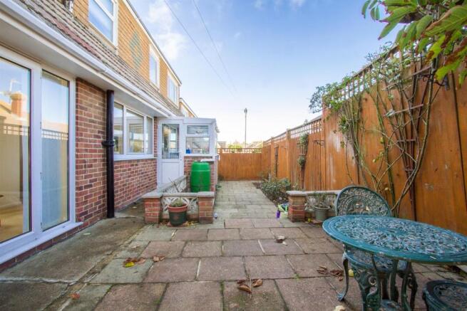 Rear Garden (2).jpg
