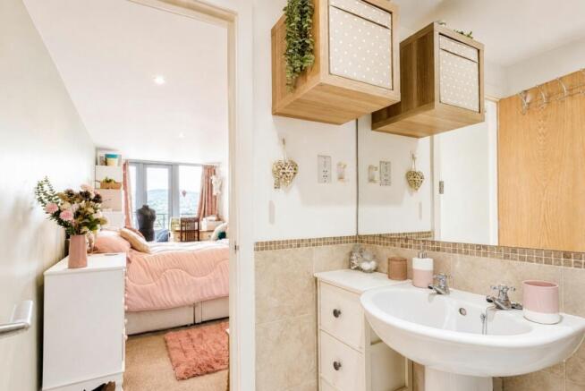 2 bed Flat for sale Image 12