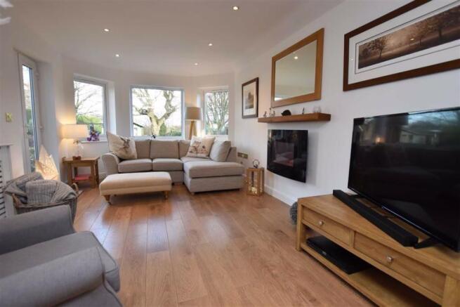 GARDEN/SITTING ROOM
