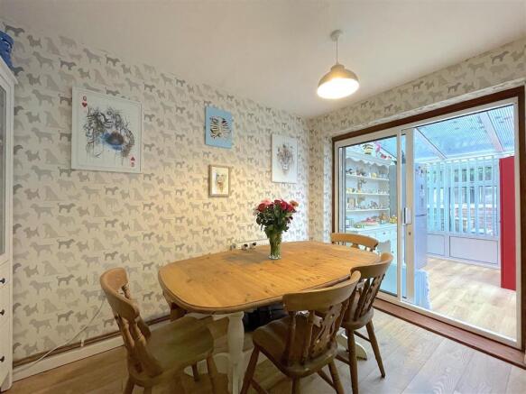 Dining Area (1).jpeg