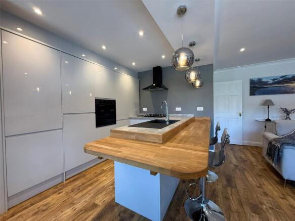3 bed Bungalow for sale Image 4