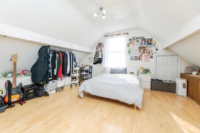 4 bed Detached for sale Image 11