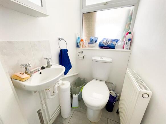 GROUND FLOOR CLOAKROOM