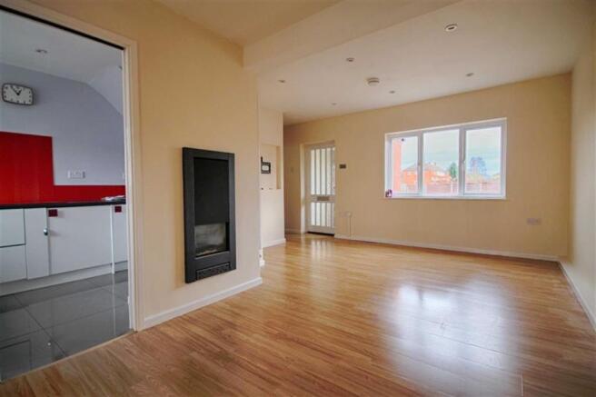 LIVING/DINING ROOM