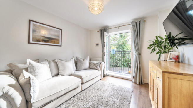 1-bed flat on Yarrow House, Allerton Grove, Chigwell, IG7 4GS, £260,000