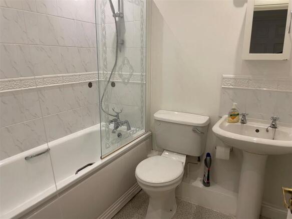 Flat 2 72 Dartmouth Road Bathroom.jpg