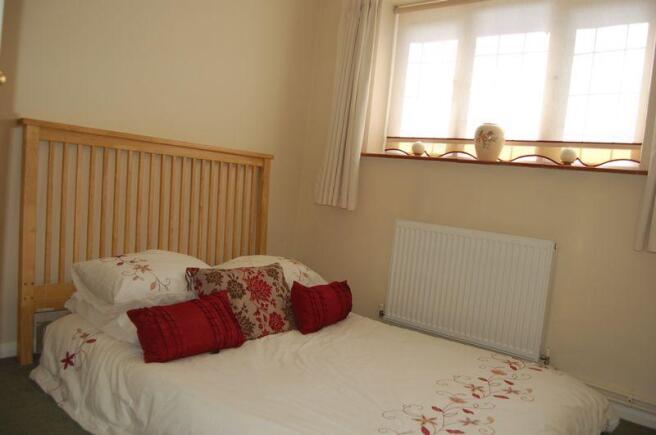 Bedroom 2 / Di...