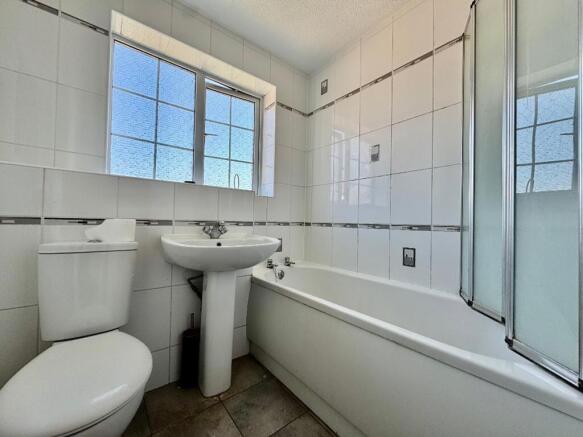 Cheslyn Close, Luton, LU2 photo 4
