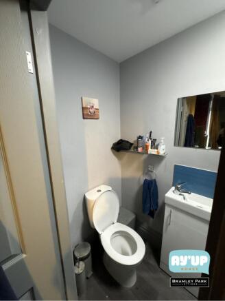 1 bed House Share to rent Image 4
