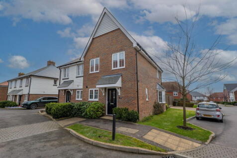 Grebe Court, Crowborough, TN6 3FW