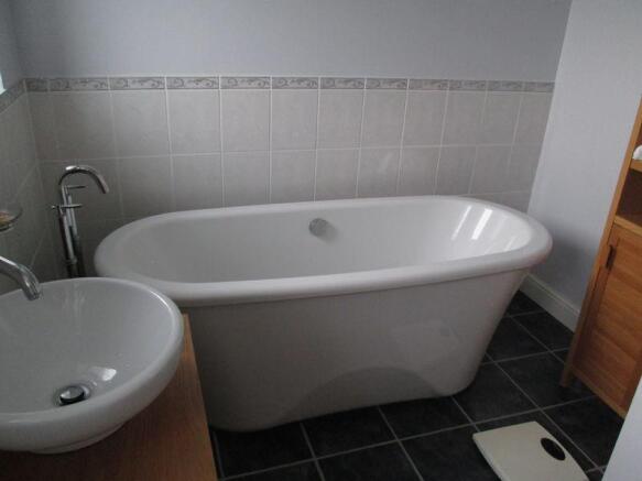 Free standing bath