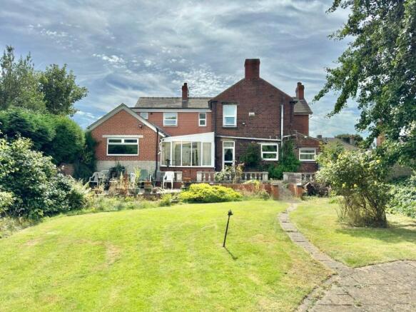 5 bed Detached for sale Image 4