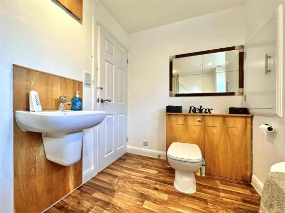 14 Summerlands Close 9.JPG