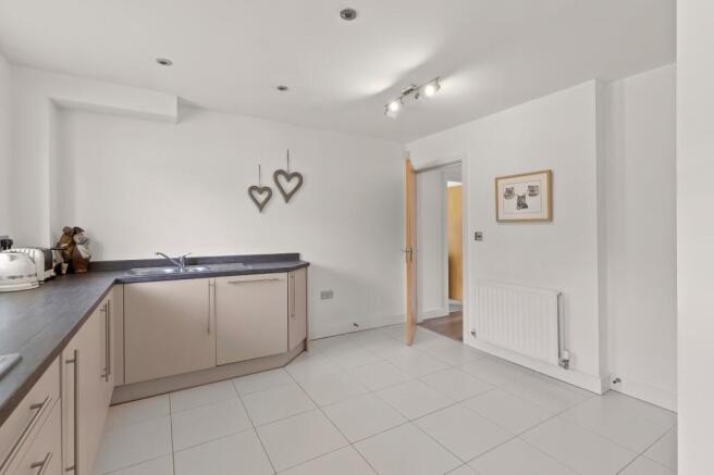 5 bed Detached for sale Image 10